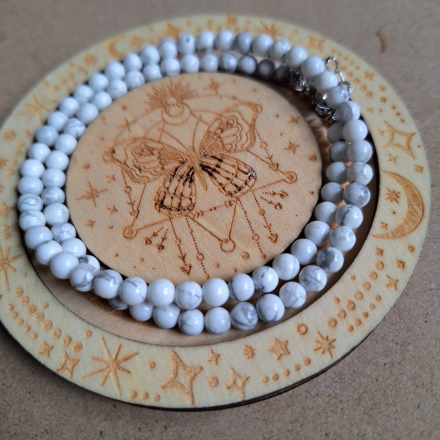 Howlite 4mm bead choker necklace