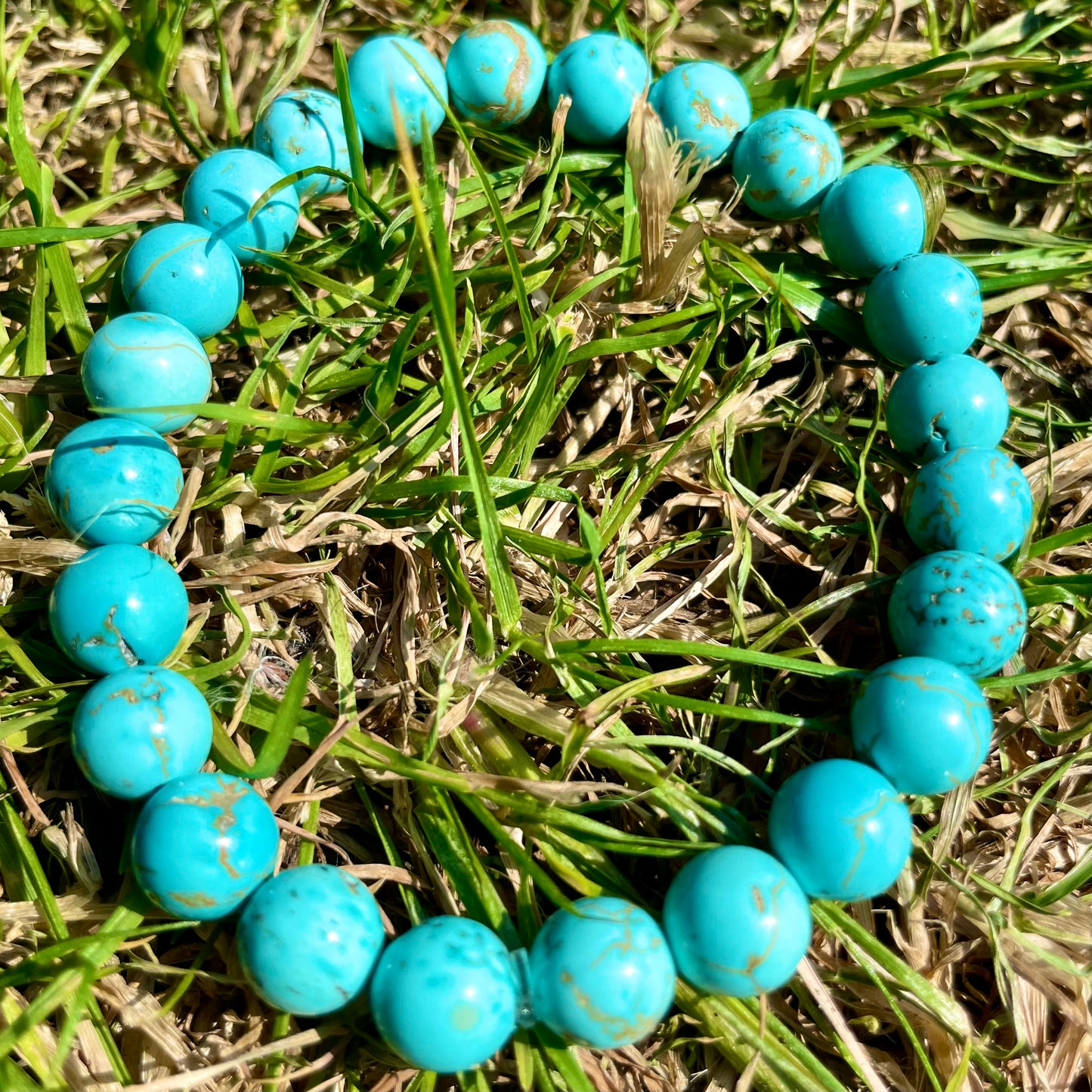 Turquoise Howlite Beaded Bracelet 🧞♂️🌊