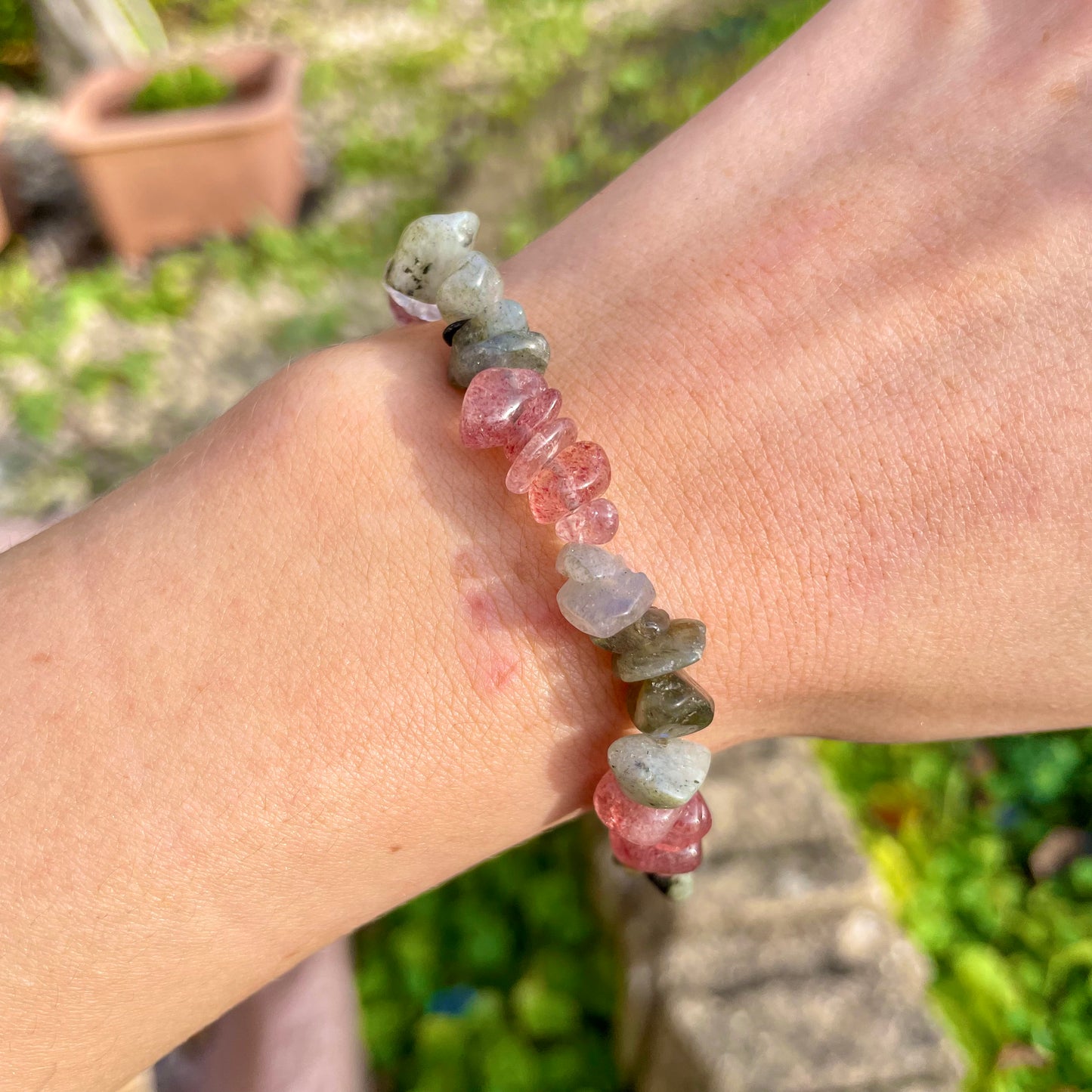 Strawberry Quartz and Labradorite Chip Bracelets ๐๐๐