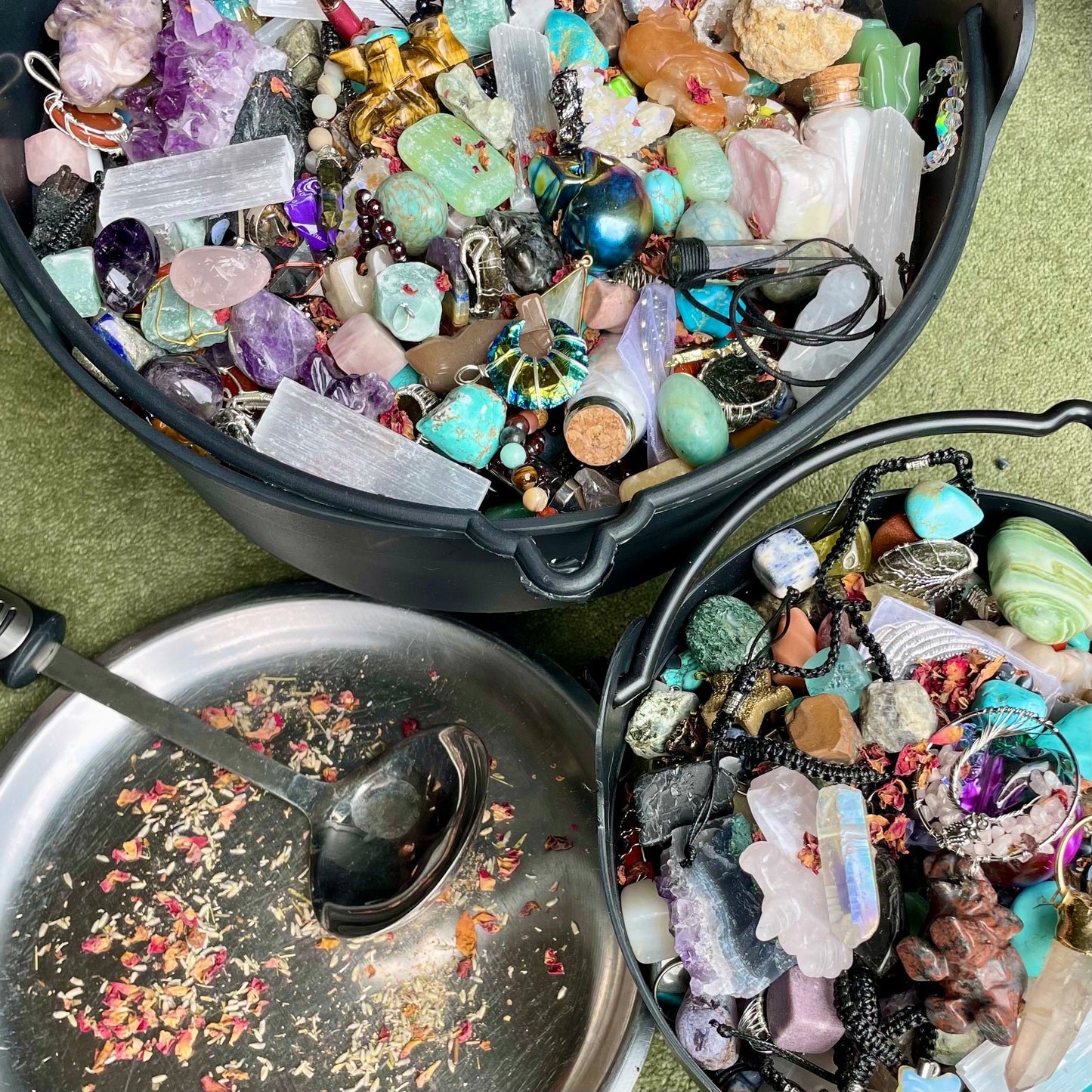 Crystal Confetti Cauldron Scoops