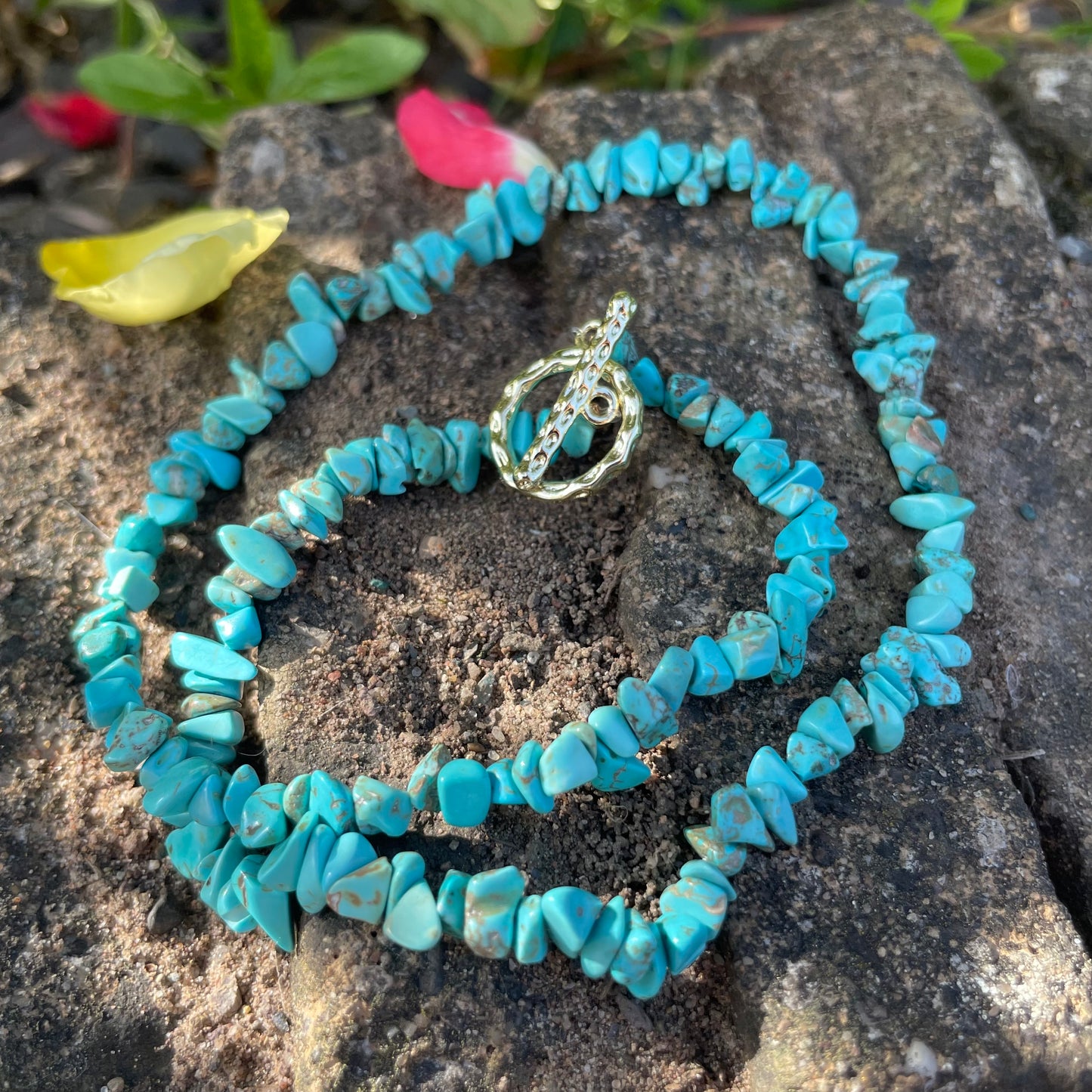 Turquoise Howlite Chip Choker Necklace