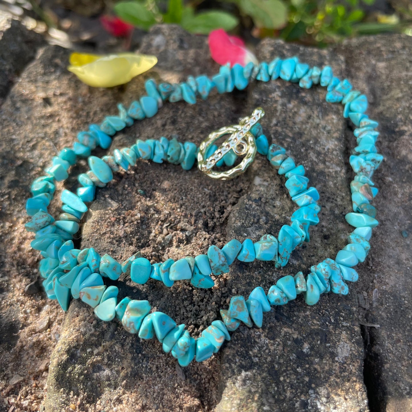 Turquoise Howlite Chip Choker Necklace