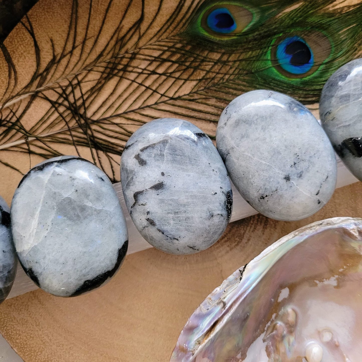 White Labradorite palmstone crystal healing natural stone