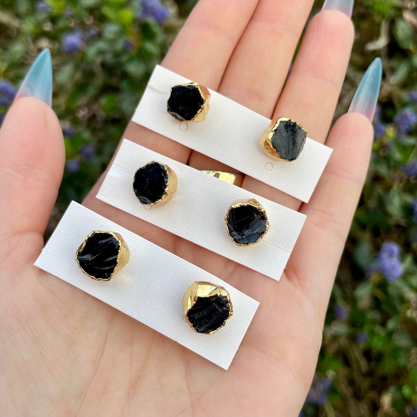 Black stone discount stud earrings