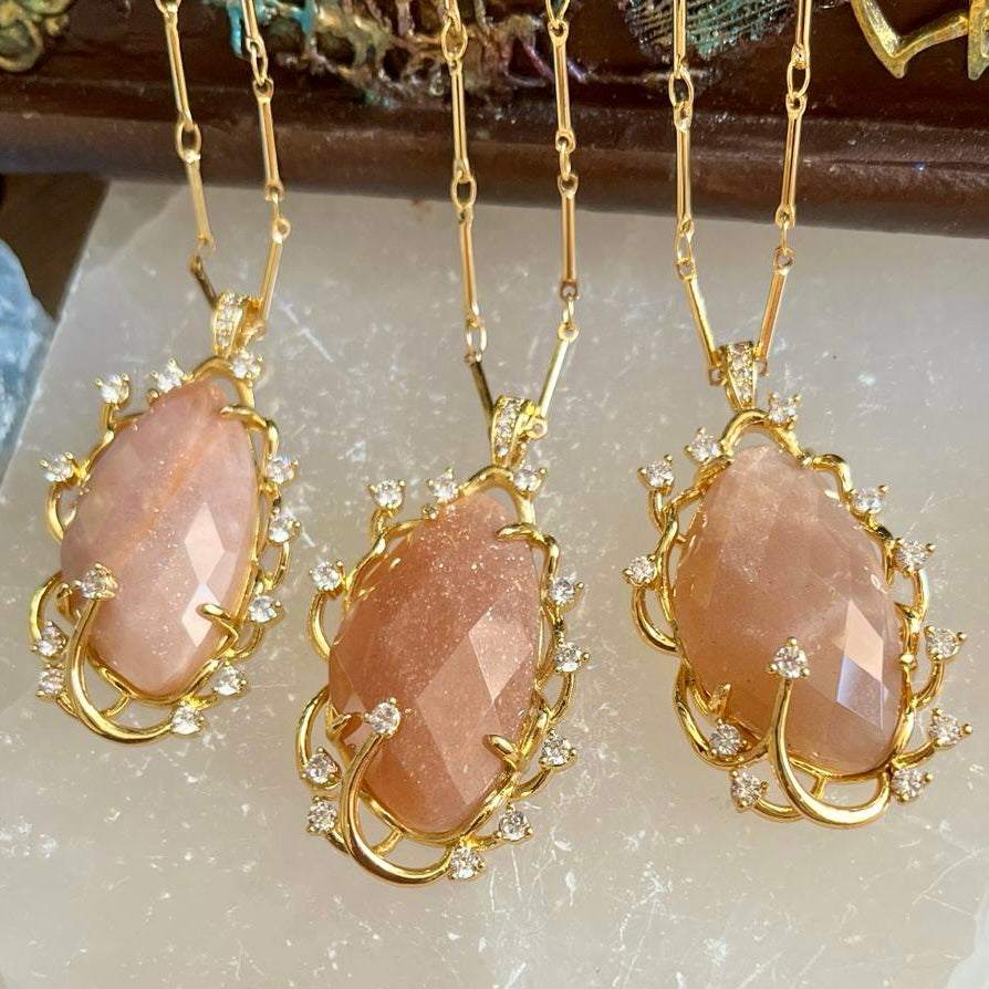 Sunstone Silver and Gold Detailed Pendant 🧡✨🌞